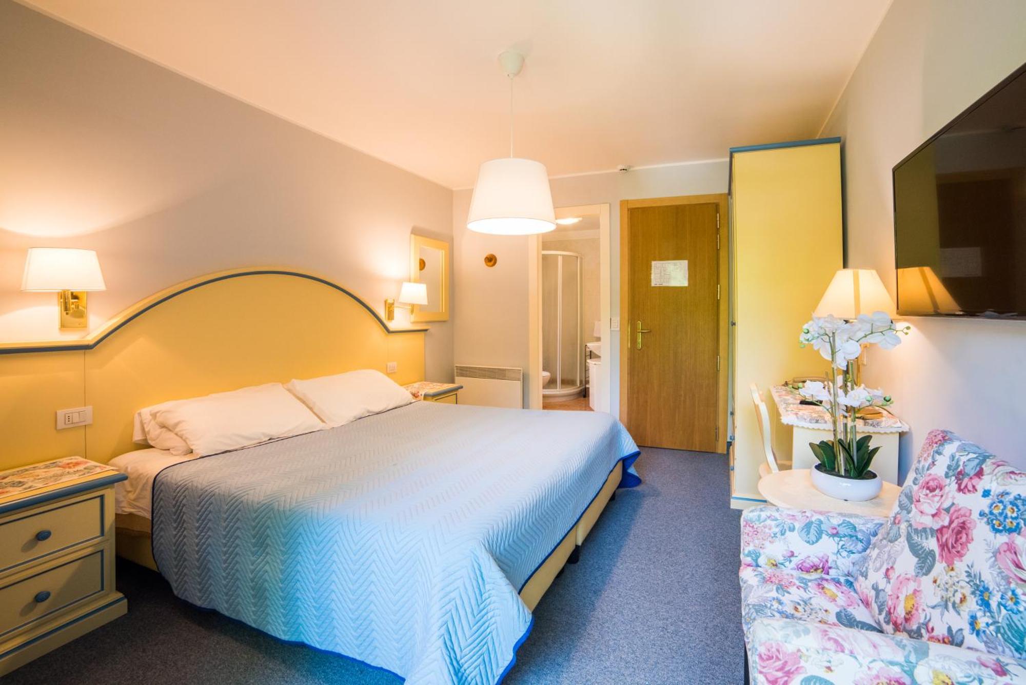 Albergo Milano Snc Lanzo dʼIntelvi Extérieur photo